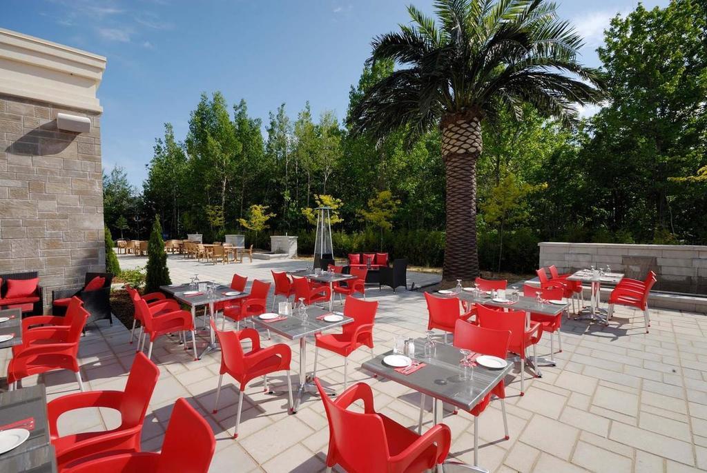Imperia Hôtel et Suites Terrebonne Buitenkant foto