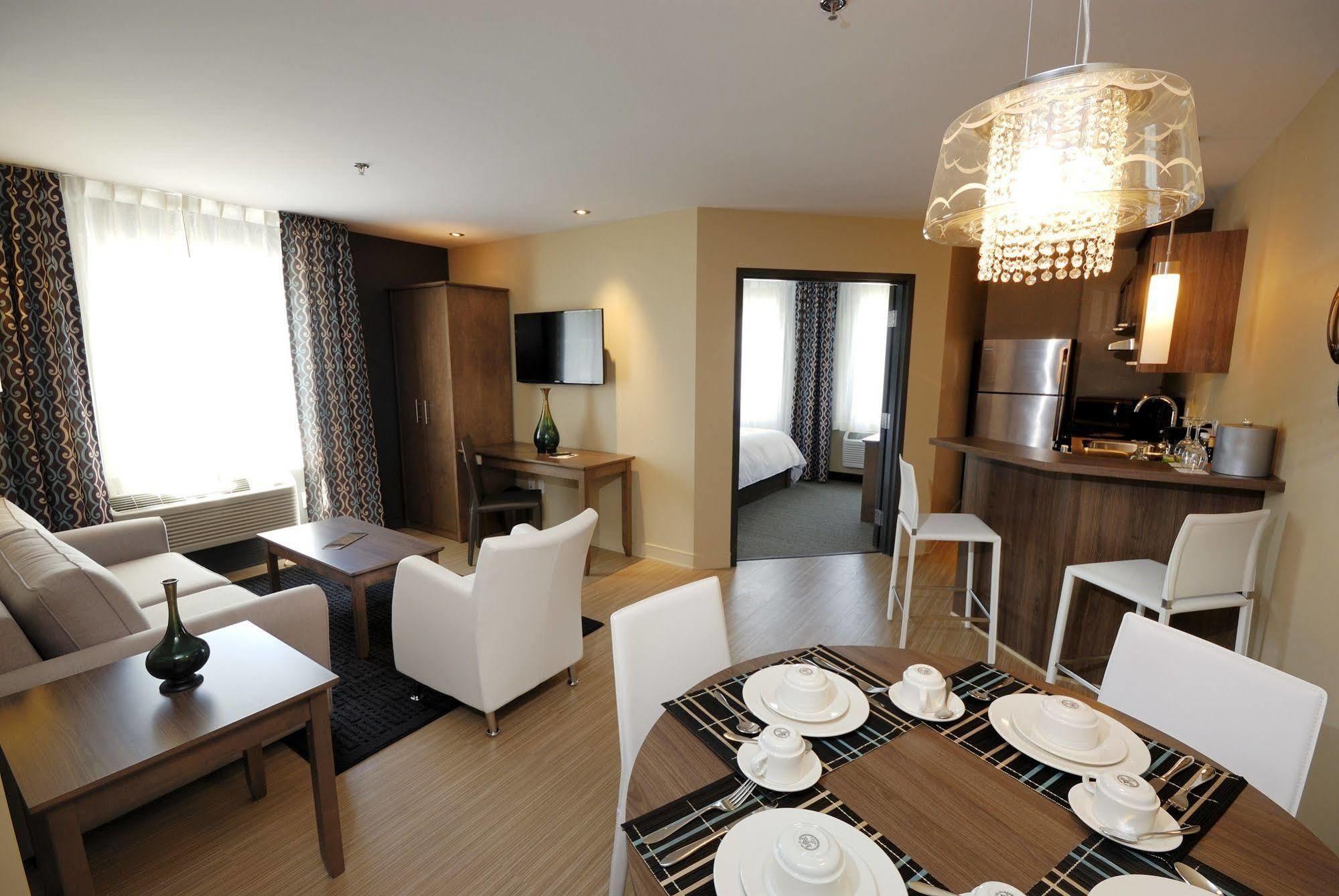 Imperia Hôtel et Suites Terrebonne Buitenkant foto